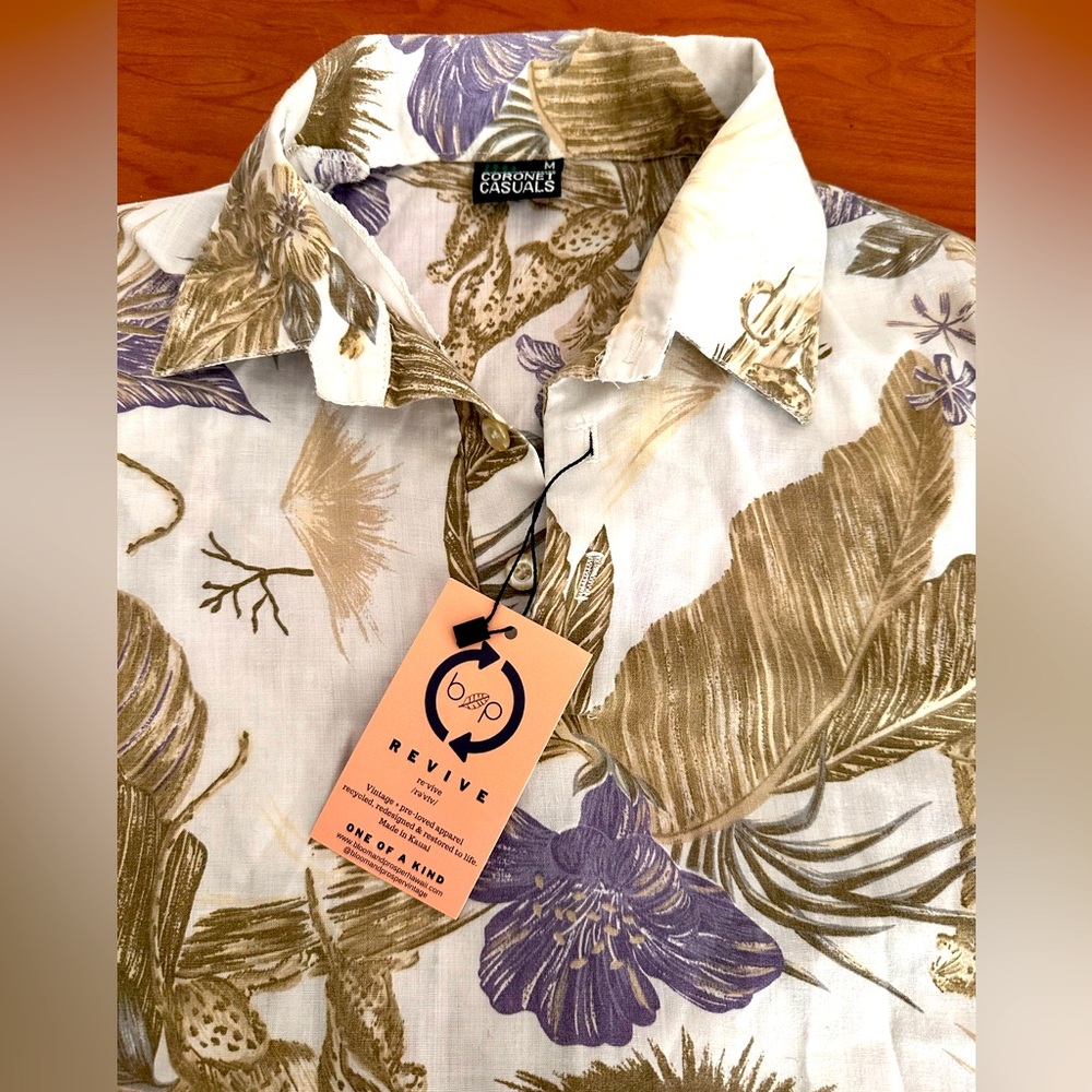 NWT Hawaiian Crop Top Button down!